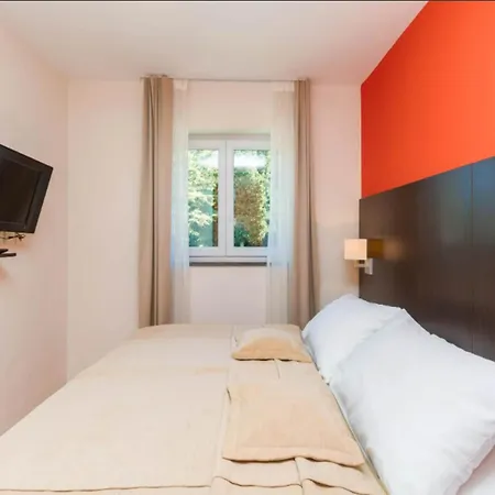 Marina Portoro Family Friendly 3 - Two Bedroom Apartment