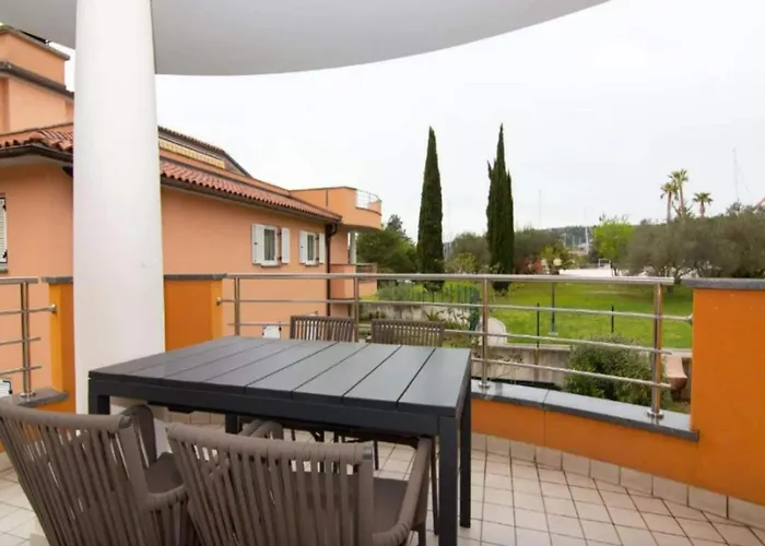 Marina Portoro Family Friendly 3 - Two Bedroom アパート